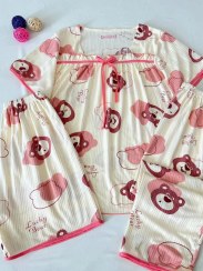 تصویر ست لباس راحتی زنانه و دخترانه سه تیکه بلوز و شرتک نخی پاپیون دار طرح خرس صورتی کد 2129 