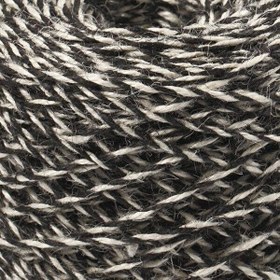 تصویر نخ کنف سیاه و سفید 