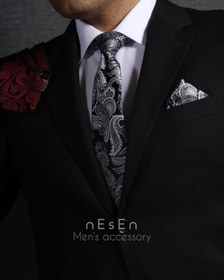 تصویر ست کراوات و دستمال جیب مردانه نسن | مشکی نقره ای | طرح بته‌جقه T15 