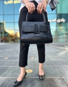 تصویر کیف دستی زنانه تهیه شده از چرم طبیعی گاو مدل نیشا Women's handbag made of natural cow leather, model Neesha