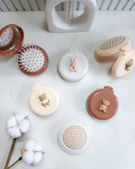 تصویر برس و آیینه تاشو جیبی ، شانه و آینه تاشو عروسکی کیفی 