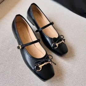 تصویر کالج پاپیونی سگک دار 