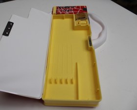 تصویر جامدادی کتابی اسکویشی مگنتی 