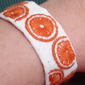 تصویر دست بند گلدوزی طرح پرتقال Orange embroidery