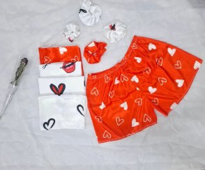 تصویر لباس خواب زنانه سه تیکه ساتن طرح دار 