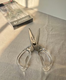 تصویر قیچی آشپزخانه دسته شفاف شنگیا کد J0042 