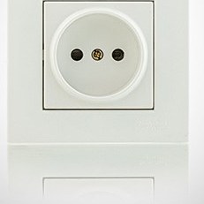 تصویر پریز برق سفید بهداد الکتریک مدل ورتکس Behdad Electric white power outlet, Vortex model