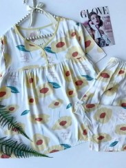 تصویر ست لباس راحتی زنانه و دخترانه دو تیکه بلوز و شلوارک نخی طرح فانتزی کد 1454 