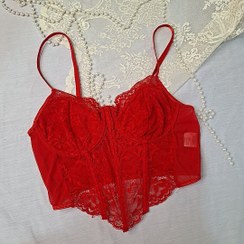 تصویر کرست بوستیه توری قرمز طرح کاپ سینه دار 