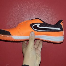 تصویر کفش سالنی فوتسال نایک ارسال رایگان فقط 41تا45 در سه رنگ فسفری مشکی نارنجی 
