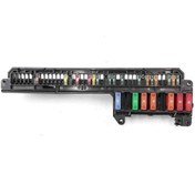 تصویر جعبه فیوز داخل کابین بی ام و 520 اتاق E60 