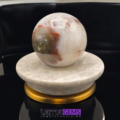 تصویر گوی سنگی عقیق سلیمانی شجر دار بر پایه سنگ مرمر 