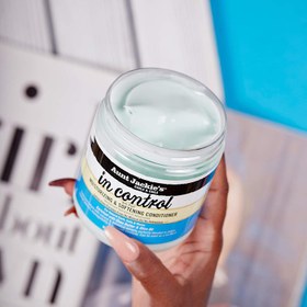 تصویر نرم کننده داخل حمام آنت جکیز Aunt Jackies in control