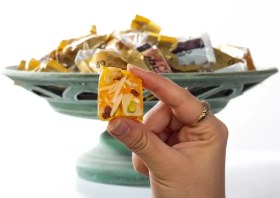 تصویر حلوا پذیرایی آجیلی Premium Mixed-Nuts Persian Halva for Ceremonial Serving