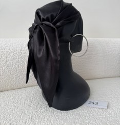 تصویر مینی اسکارف ساتن مشکی سه گوش 