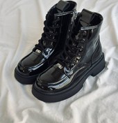 تصویر بوت زنانه مدل میومیو بند دار بغل زیپ miu miu