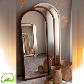 تصویر آینه قدی چوبی مدل گنبدی 