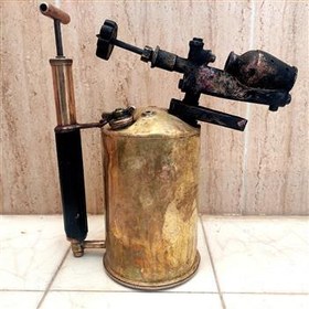 تصویر چراغ پریموس قدیمی 