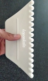 تصویر شانه خمیر نان بربری (کاردک دندانه‌دار مخصوص نانوایی) ناخن زن نان بربری