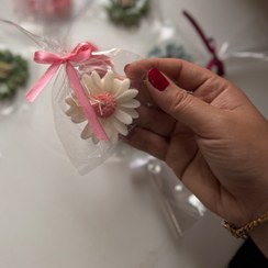 تصویر شمع زینتی دستساز مدل بابونه معطر مناسب تزیین و هدیه 