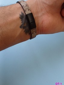 تصویر دستبند چرمی طرحدار 