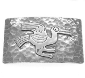 تصویر گل سینه نقره مدل جوجه در قاب نقره مستطیلی شکل 