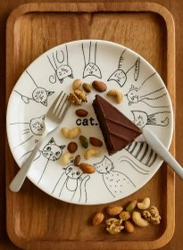 تصویر پیش دستی سفید طرح گربه 