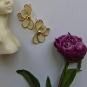 تصویر گوشواره میناکاری گلبرگ سفید 