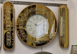 تصویر ساعت دیواری با دو گوشواره 