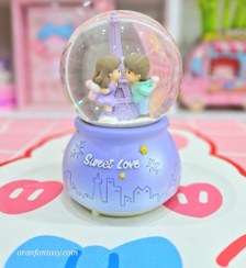 تصویر گوی موزیکال فانتزی متوسط – طرح بوسه عاشقانه در ایفل، وارداتی 