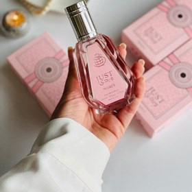 تصویر عطر ادوپرفیوم زنانه فراگرنس ورد یارا حجم ۵۰ میل شیرین گرم 