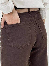 تصویر شلوار جین نیم بگ قهوه ای 