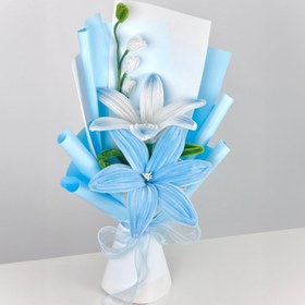 تصویر دسته گل لیلیوم آبی و سفید 