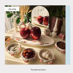 تصویر هفت‌سین سرامیکی شکوفه‌های بهاری شامل قاب آینه و دیس بیضی 