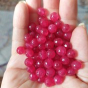 تصویر مهره سنگ جید سرخابی تراش جواهری سایز 8 سوراخ دار سنگ اصل طبیعی درجه یک گوی جید قرمز سرخ 