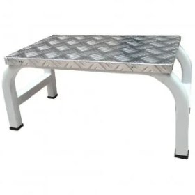 تصویر تک پله کنار تخت بیمار 