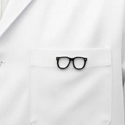 تصویر سنجاق سینه عینک مشکی 