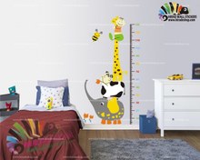 تصویر استیکر و برچسب دیواری اتاق کودک ، اندازه گیری قد ، طرح زرافه کد h1357 