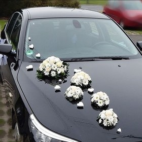 تصویر تزیین گل ماشین عروس 