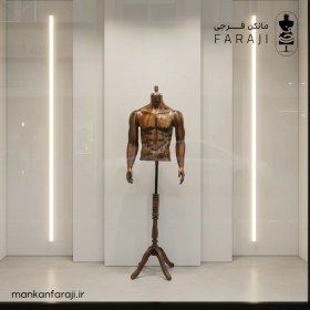 تصویر مانکن مردانه فایبرگلاس نیم تنه دست دار طرح چوب کد 116 