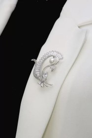 تصویر کد A-165 | گل‌سینه دلفینی 