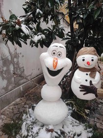 تصویر ماکت ادم برفی یک متری اولاف دکوراسیون شگفت انگیز زمستانی Olaf Snowman Model | Adorable Winter Decoration