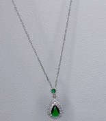تصویر گردنبند جواهری نگین سبز استیل رنگ ثابت - سه 