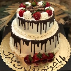 تصویر کیک تولد خانگی با فیلینگ موز و گردو و نوتلا وزن ۳ کیلوگرم 