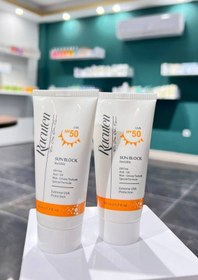 تصویر کرم ضد آفتاب بی رنگ راکوتن برای پوست چرب و مختلط SPF 50 