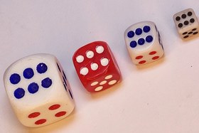 تصویر تاس سایز متوسط رنگی 