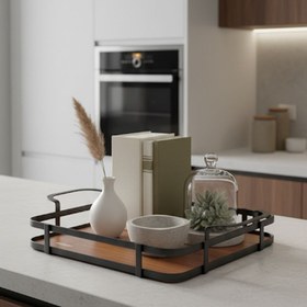 تصویر سینی مربع تسمه‌ای کف چوبی 