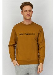 تصویر سویشرت مردانه آستین بلند با فیت راحت و لوگوی برند، قهوه‌ای برند new balance Men Relaxed Fit Long Sleeve Brand Logo Sweatshirt, Brown