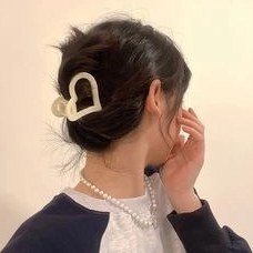 تصویر کلیپس کائوچویی طرح رزین مدل قلب وارداتی HAIR ACCESSORY- HEART CLIP