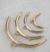 تصویر دهانه فلزی کیف هلال طلایی 